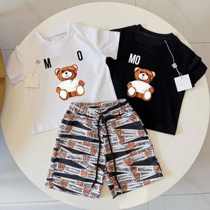 Roupes de bebê de manga curta Crianças roupas de duas peças de designer infantil camiseta de criança conjunta meninos roupas meninas marca de luxo marca de verão urso padrão com letras