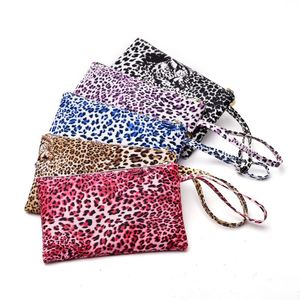 Kosmetiska väskor fodral cheetah clutch handväska för kvinnor kväll pu läder leopard tryck väska smink resa 2023 lady wristlet telefon grossist