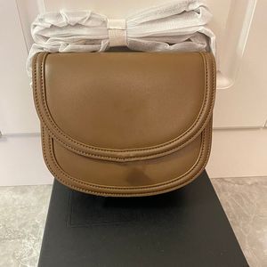 schlichte Designer-Satteltasche Frauen Schulter Umhängetaschen Rindsleder echtes Leder Modebuchstaben Mehrere Farben Hobo-Beutel kleine Brieftaschen 19cm