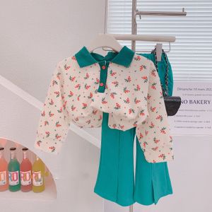 Completi di abbigliamento Autunno Ragazze Vestito Carino risvolto floreale Maglione Pantaloni svasati 2 pezzi Primavera Casual Comodo Bambini S Moda Bambini Outfit 230505