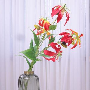 装飾的な花の家の装飾人工花の炎ユリの結婚式の装飾シルクロードアレンジメント偽物