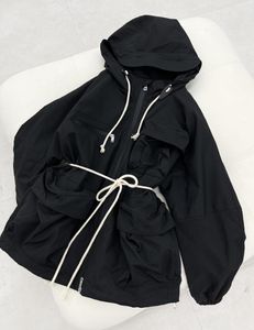 Kvinnors dikerockar Multi-Pocket Hooded Windrock Rita rep Midje Tillbakningsdesign Design Tri-dimensionell fickdekoration 2023 Hösten