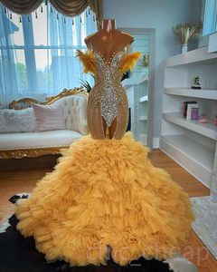 2023 Maj Aso Ebi Gold Mermaid Prom Dress Feather Pärled Crystals Evening Formell Party Second Reception Födelsedagsengagemang Klänningar Klänning Robe de Soiree ZJ1848