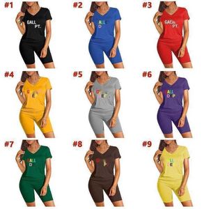 2023 Tasarımcı Kadın Trailtsits Yaz Spor Kıyafetleri 2 Parça Set Marka Mektubu Baskılı V yakalı Kısa Kollu Tişört ve Şort Takım