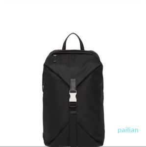 Backpack de designer-Menpack de grão preto detalhes de couro