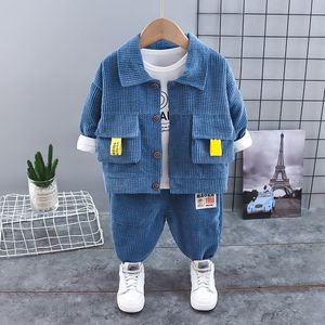 Familie passende Outfits Frühling Baby Kinder Kleidung Anzug Jungen Cordmantel T-Shirt Hosen 3er Set Kinder Kleinkind Mode Baumwolle Trainingsanzüge 0 4 Jahre 230506