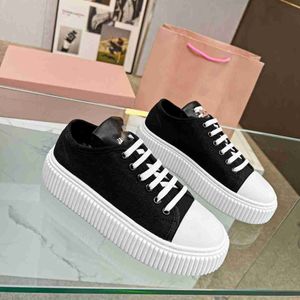 Designer Miuity Running Shoes Fashion Sneake Luxury Sports Shoes Men Women Trainers Low Tennis dfgdfc