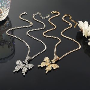 Naszyjniki wiszące 2pcs złoty i srebrny naszyjnik damski styl hip -hopowy mały świeży motyl z pełną biżuterią z diamentów 230506