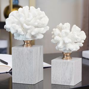 Objetos decorativos Figuras Ornamentos de coral Resina Sala de mármore Office Bookcase Crafts Solid Wood Base Home Decoration 230506