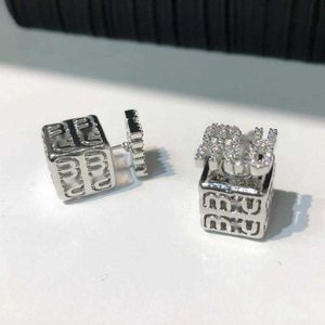 Orecchini Miu Sparkling Diamond Letter Cube Ear Studs Fashion Design con due orecchini da indossare e gioielli di design di lusso versatili