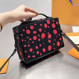 ソフトトランクボックスバッグデザイナーバッグの女性ハンドバッグ財布エンボスレターレッドドット印刷されたクロスボディバッグジッパークラッチウォレットトップハンドルトート