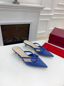 디자이너 샌드 샌들 플랫 여성 슬리퍼 편지 캔버스 슬리퍼 여성 여름 고급 야외 신발