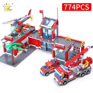 Blocks HUIQIBAO 774pcs City Fire Station Model Building Boys Firefighter Truck Educational Construction Bricks Toys For Children 230506