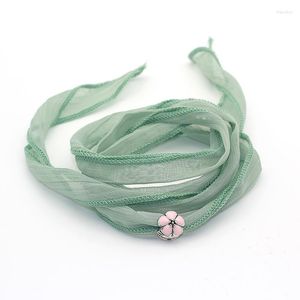 Charmarmband 2023 Multifunktionellt armband 10 färger Sari Silk Ribbon Wrap Yoga med rosa blommamode Kvinnor armbandsmycken