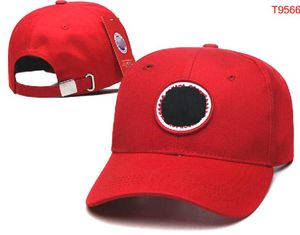 Berretto da baseball di design di lusso nel famoso marchio canadese Letter Ball Caps Il materiale in velluto è comodo e traspirante Strapback Casquette Bonnet in omaggio A8