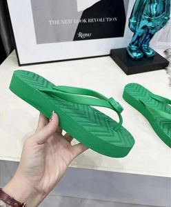 2022 مصمم الأزياء السيدات Flip Flops Simple Youth Slippers أحذية Moccasin مناسبة لصيف الربيع والفنادق الشواطئ أماكن أخرى حجم 35-42