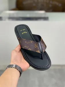 Sommer luxuriöse Herren Flip-Flops Outdoor Hausschuhe Farbverlauf Hausschuhe weich schnell trocknend Rutschen Designer Herren Straße Strand Hausschuhe Massage lässig