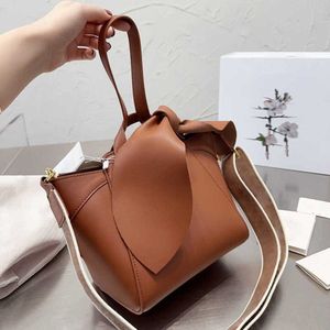 bucket bag designer women hands Elegant Candy Color Mini Totes leather shoulder s lady crossbody purse fashion s 230227