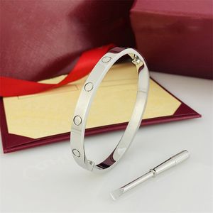 Bracciale tennis braccialetti di lusso uomo donna San Valentino placcato oro 18 carati per cinetosi perline designer di gioielli Z1C5