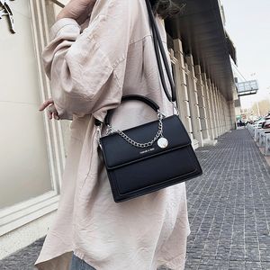 Evening Bag S Handväskor Luxury Pu Leather Chains Lady Shoulder Trendy Shopper Wallet Female Crossbody Black White 230505