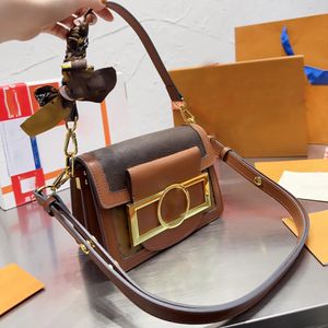 FW23 볼스터 가방 Dauphine Lock XL Pre-Fall 2023 Show Bags 여성 디자이너 크로스 바디 토트 백 카드 홀더 지갑 고급 핸드백 숄더백