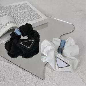 100 % Seide Kreuz Stirnbänder Dreieck elastische elastische Luxus Haarbänder Frauen Designer Retro Turban Headwraps Geschenke Mädchen Haarschmuck