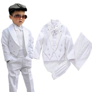 Garnitury Baby Boy Classic Tuxedo Czarne białe garnitury Niemowlę chrztu ślubny garnitur maluch formalne przyjęcie chrzestu strój 4PCS 230506