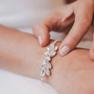 새로운 웨딩 브레이슬릿 플로럴리 라인 스톤 팔찌 패션 반짝이는 풀 다이아몬드 잎 보석 액세서리 여성 팔찌