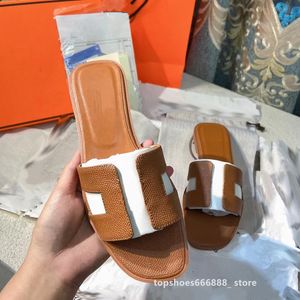 2023 Luxury Designer Flat Slippers Women Designers Brand H Fashion Simple Sandals Korean Horse Title Buckle Femal Jelly Shoes Lychee Grain