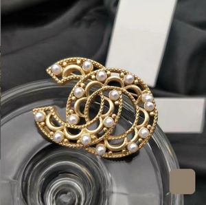 20style Luxury Brand Desinger Brooch Women Rhinestone Pearl Letter Brooches Suit Pin Fashion Jewelry Clothing Decoration High Quality Accessoriesy