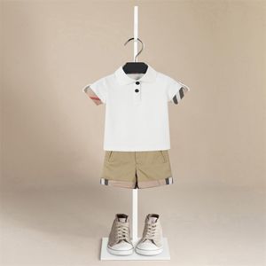 Familjsmatchande kläder Varumärkesdesigner Kläder Baby Kids Sportkläder SERT för Summer Stands Print Cartoon Costumes Toddler Boy 1 8 år 230506