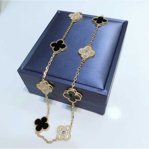 Designer di collana a trifoglio di alta qualità Clover Woman Necklace Pandant Charm Plate Chain Collana Gioielli Regalo per uomini 395 401