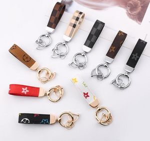 Fashion Designer Keychain Classic Exquisite Luxury Car Keyring Zinc Alloy Letter Unisex Lanyard Metal Small Jewelry 17 colors