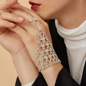 Bröllopsarmband Nya strass smycken modeutskärning Rhinestone Finger Armband Accessories Armband
