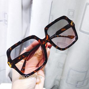 Okulary przeciwsłoneczne plastikowe duże kobiety Square Designer Big Rame for Female Uv400 Sexy Lopard Sun okulary nxsunglasses