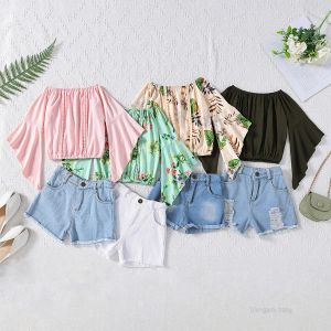 New Summer Kids Girls Clothing Sets Top floreali a spalla a una linea con pantaloncini di jeans 2 pezzi Abiti da ragazza per bambini