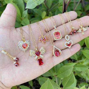 Naszyjniki wiszące 2023 Biżuteria czerwona spersonalizowana łańcuch ze stali nierdzewnej Naszyjnik motyla Modna Kryształowe serce dla kobiet