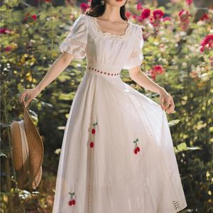 Günlük elbiseler yaz Fransız retro dantel elbise kadınlar kare yaka tatlı vintage zarif beyaz boho nakış vestido