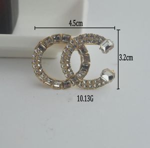 Klassische Markenbrief Designer Broschen Briefe Lapel Pins Diamant Insert Kristall Strass Pin Party Metall Jewerlry Accessoires Geschenk hoher Qualität