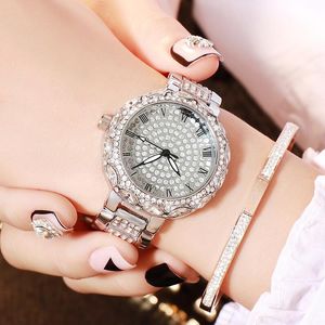 Нарученные часы золотые триколорные Quartz Watch Fashion Casual Set Steel Band Gypsophila Ladies Watch Rome Luxury Drop A3554