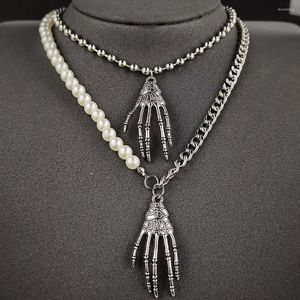 Pendanthalsband 2023 Punk Pearl Halloween Ghost Claw Simulated Necklace for Women Party Presentföremål x7909