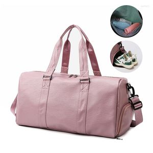 Utomhuspåsar 35L PU LÄDER Gym Bag Mäns stor kapacitet Vintage Travel Handväska Business Shoulder Messenger Women Tote Duffle XA72WD