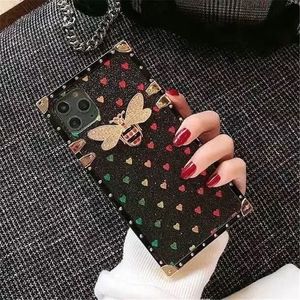 علبة الهاتف الخليوي لـ iPhone Luxury Diamond Bee Phone for iPhone 14 14Pro 14Plus 13 12 11 Pro XS Max XR x 7 Cover StrockProof