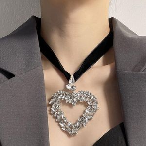 Zincirler Siyah Velvet Kolye Aşk Kalp Kolye Vintage Büyük Rhinestones Geleneksel Kadınlar ve Kızlar Balo Partisi Hediyeleri