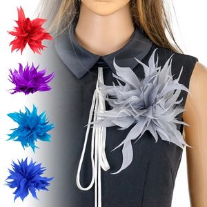 Fashion Feather Bouquet Brosche Handmased Feather Scarf Clip Pin Dress Lapel Pins Buckle Goose-Feather Corsage Clothing Accessorie