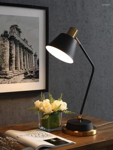 Lâmpadas de mesa Lâmpada LED moderna Gold/preto vertical com luz de leitura estável para a cabeceira do escritório