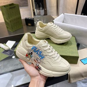 Novos sapatos de designer Rhyton top tênis de tênis plataforma clássica de camurça clássica de couro esportes skate shoe masculino mulheres tênis