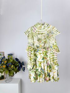 Zweiteiliges Kleid 2023 Der australische Designer entwirft eine neue, einzigartige Eden-Kollektion für Frühling und Sommer, ein zweiteiliges Set mit Eden-Rüschenhemd und -rock und Blumendruck