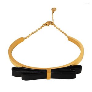 Bangle Elegant rostfritt stål Gentle Läder Bow Armband för kvinnor Stylish Golden Texture Armband Hand smyckespresent