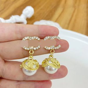 Luxury Designer Brand Stud Earring Letter Round Large Pearl Women Earring Wedding Party Jewerlry Accessories High Quality